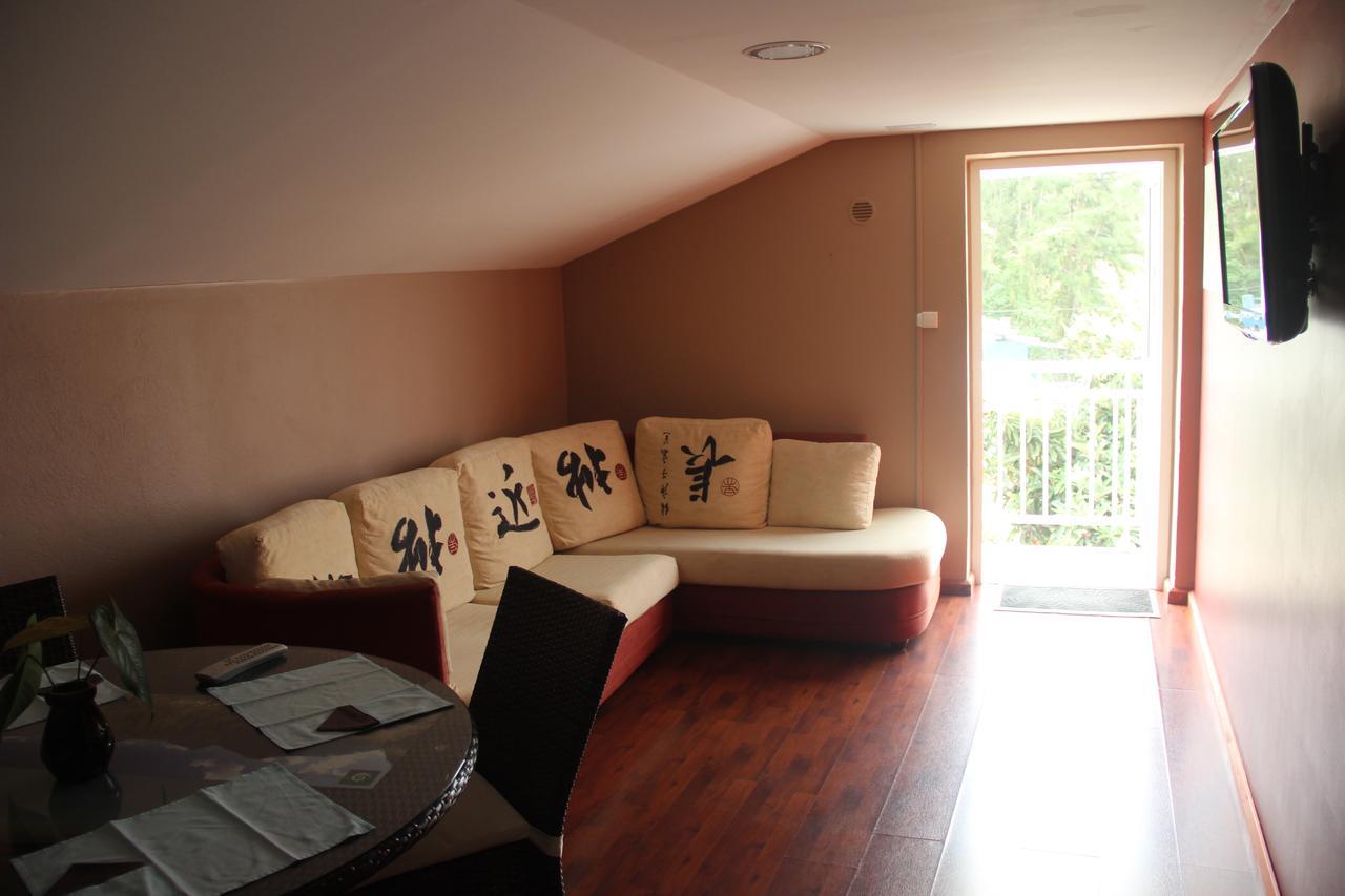Bed and Breakfast Le Colibri Le Dix-Septieme Экстерьер фото