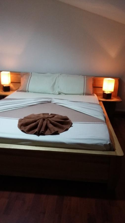 Bed and Breakfast Le Colibri Le Dix-Septieme Экстерьер фото