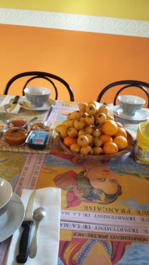 Bed and Breakfast Le Colibri Le Dix-Septieme Экстерьер фото